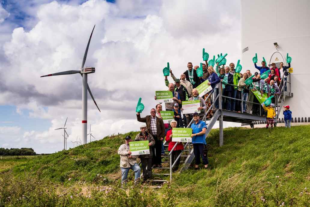 Bürger:innen vor ihrem eigenen Windpark